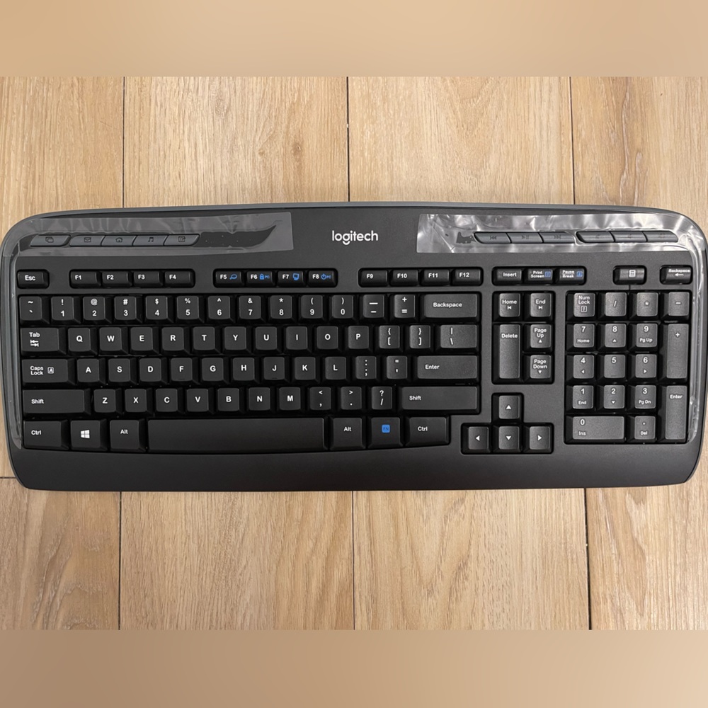 NEW Logitech®MK320 Wireless Straight Full-Size Keyboard (Black set)